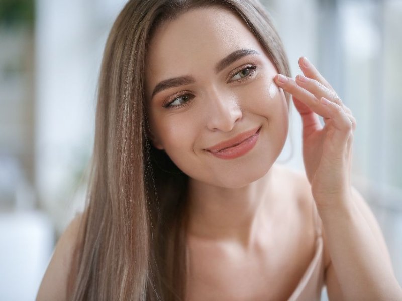 Chăm sóc da cổ và vùng ngực