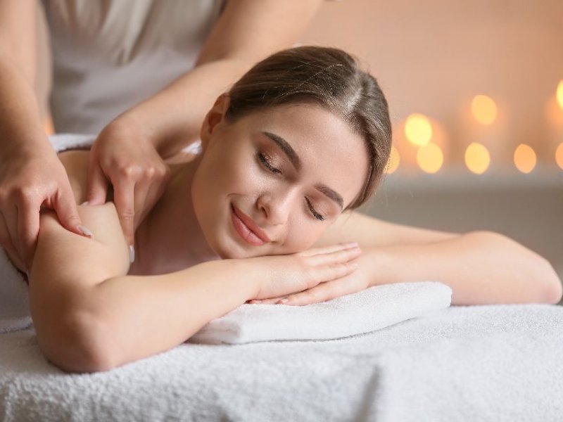 Thói quen giúp hạn chế lão hóa da cổ